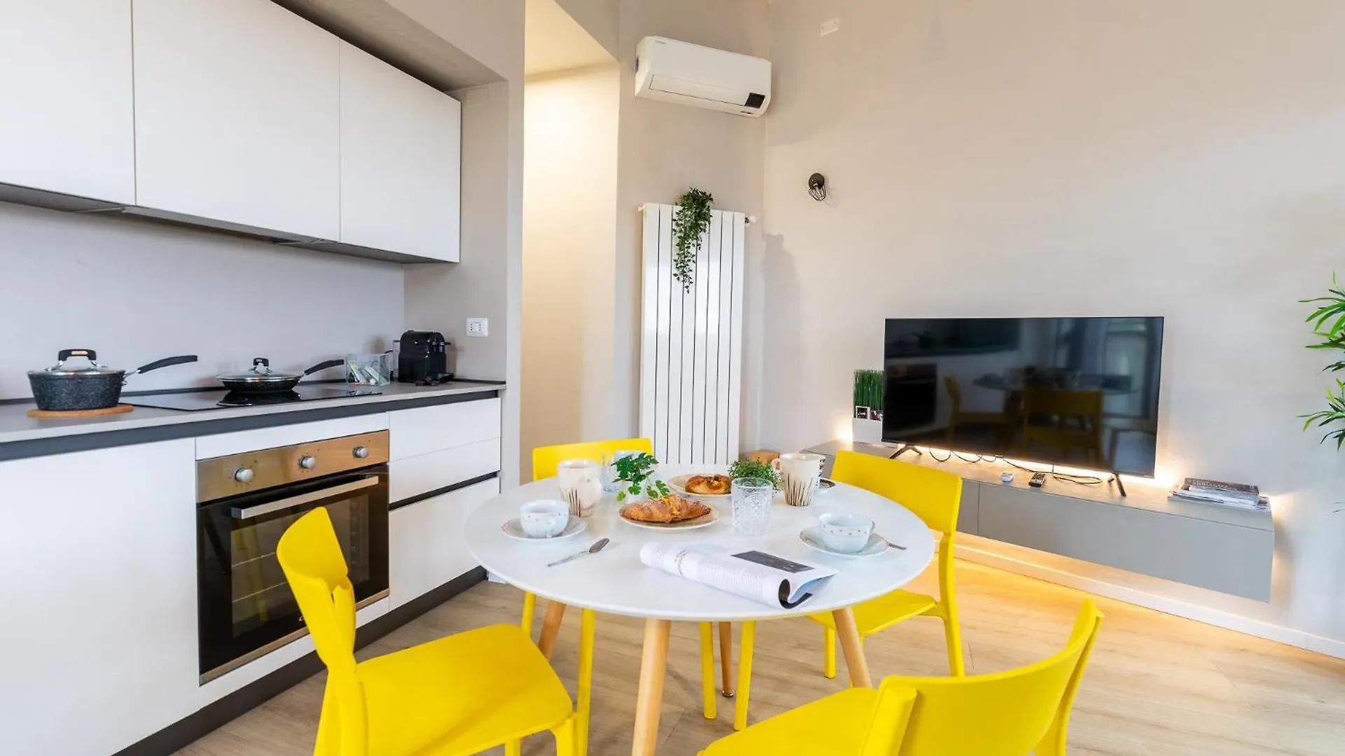 Farini Sola Design E Forest View Porta Nuova location